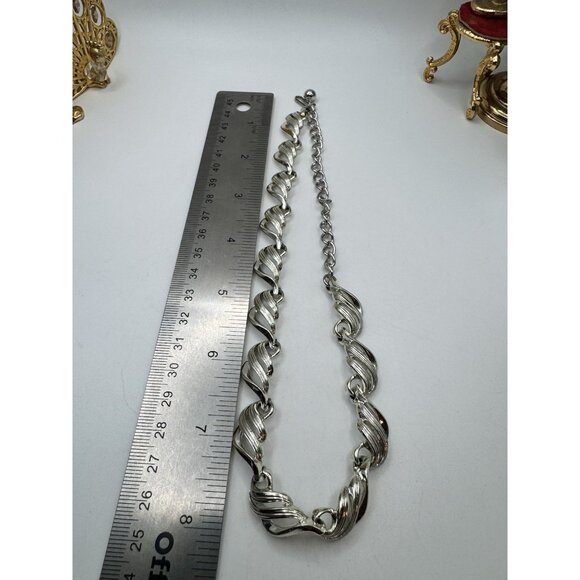 Vintage CORO Choker Statement Necklace Silver Tone Floral Leaf Twist Chain 16" - Picture 4 of 8